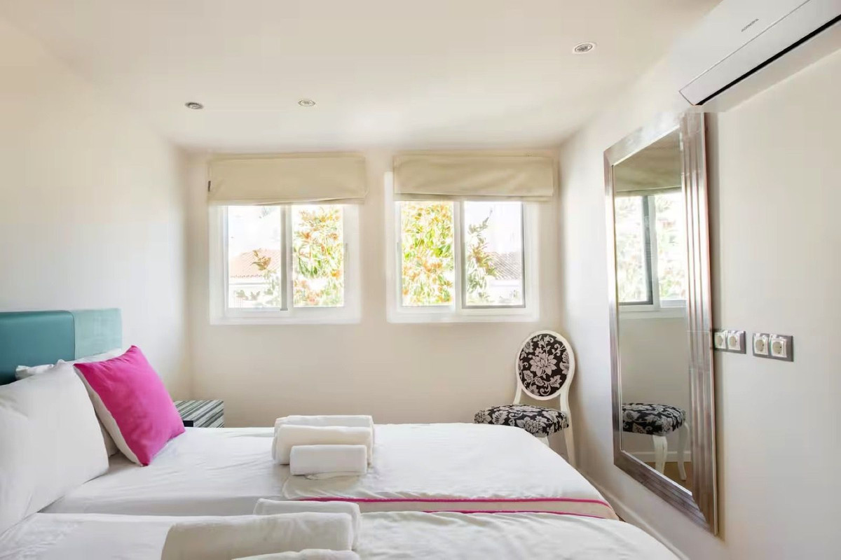 d81b99b0c7c5f5c032030871a4b7f770 - 13