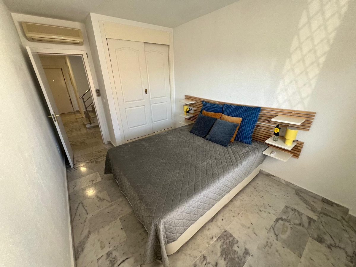 d8998968c5a51e149562ce7e2e07a65f - 18