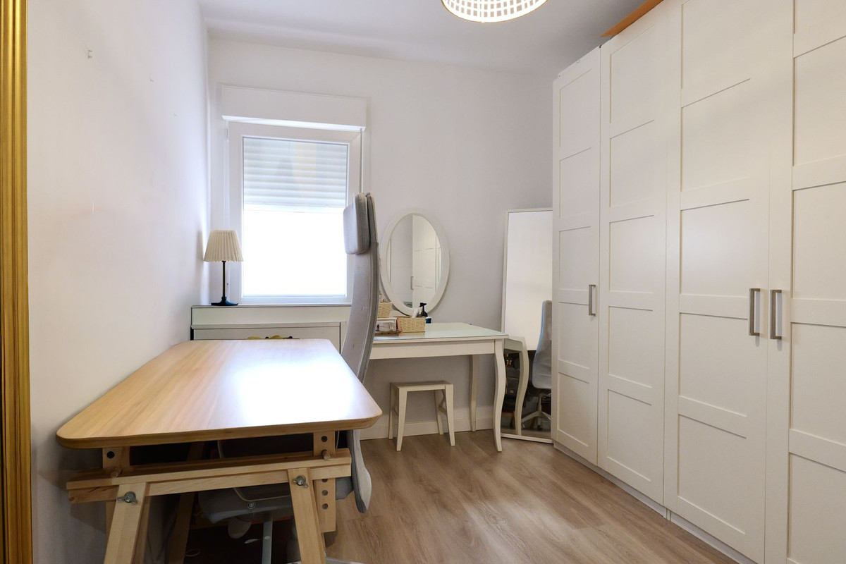 d8d118b7613ec8df09b5be7d3281b8d2 - 17