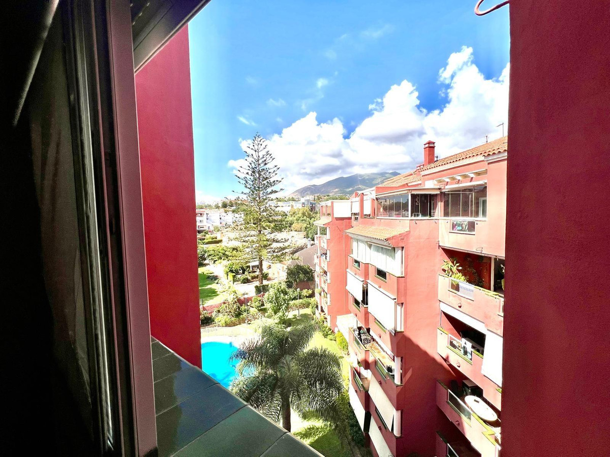 d9580f1b9eaa14233a45eac32a43c0b6 - 12