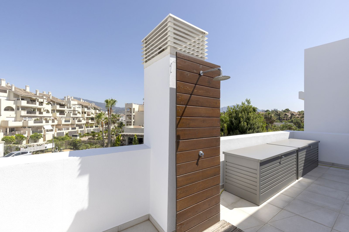 db92ed16e8f3d989bb1bbf3b9bf47fad - 11