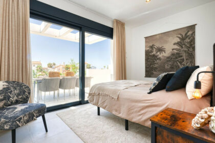 db92ed16e8f3d989bb1bbf3b9bf47fad - 18