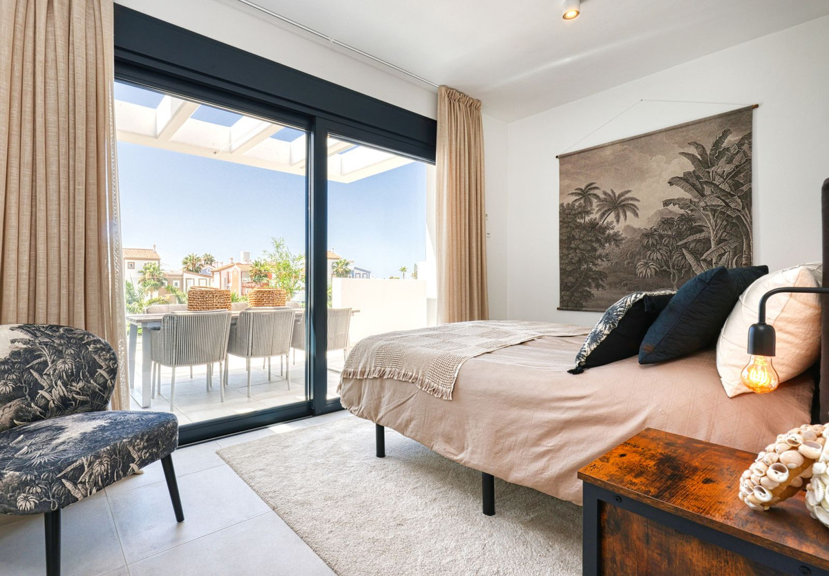 db92ed16e8f3d989bb1bbf3b9bf47fad - 18