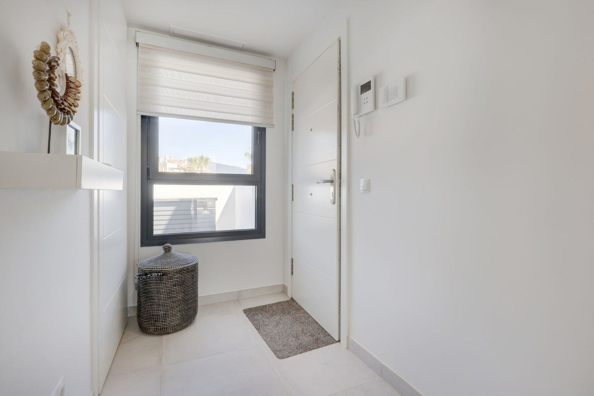 db92ed16e8f3d989bb1bbf3b9bf47fad - 27