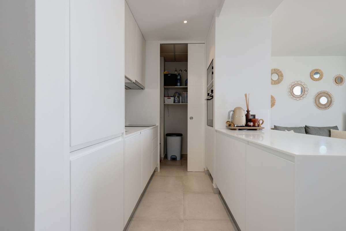 db92ed16e8f3d989bb1bbf3b9bf47fad - 31