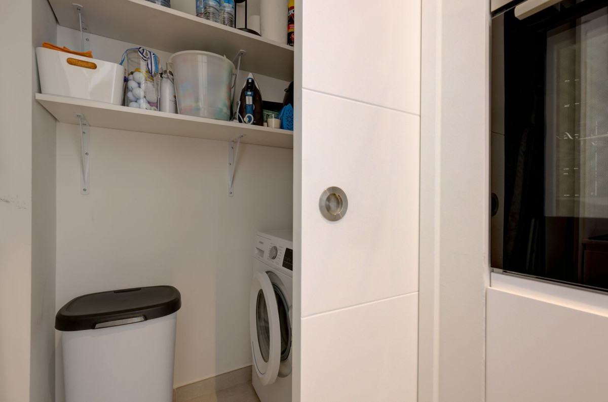 db92ed16e8f3d989bb1bbf3b9bf47fad - 32