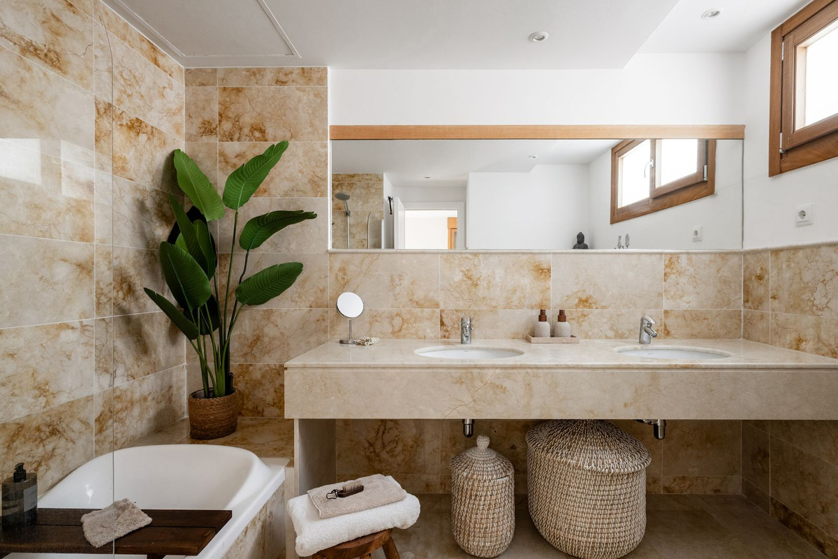 dd6739fc12639e8c3660e27a700daaf8 - 15