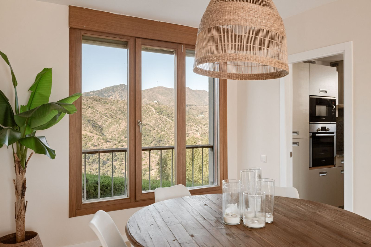 dd6739fc12639e8c3660e27a700daaf8 - 6