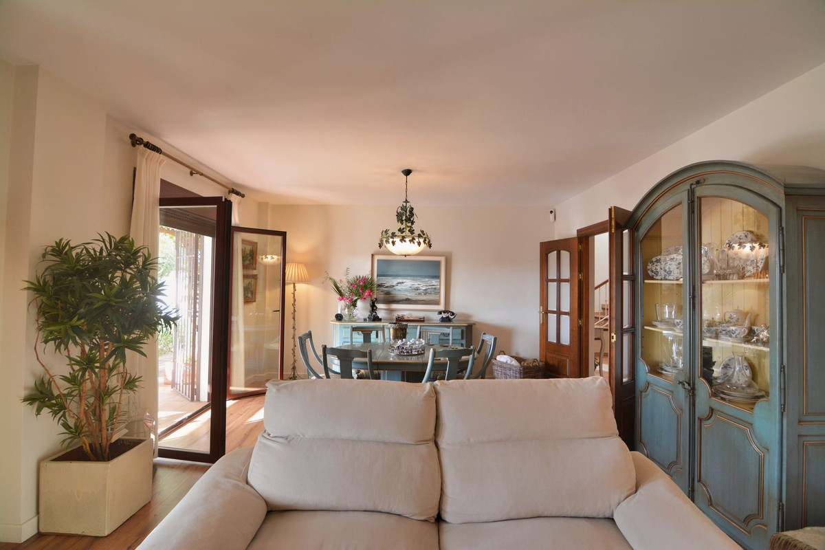 dd9792aa5c81624d3e67fe8019fb7ab8 - 12