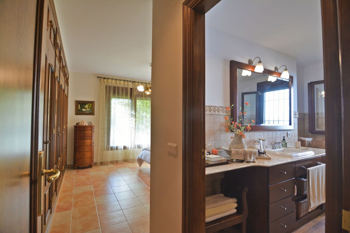 dd9792aa5c81624d3e67fe8019fb7ab8 - 26