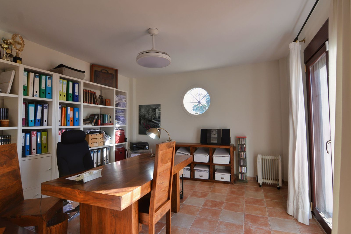 dd9792aa5c81624d3e67fe8019fb7ab8 - 37