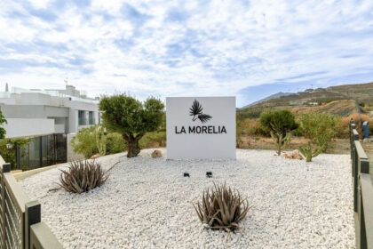 ddc55a6c5e9b9480ed6e243ac2f9a09b - 11