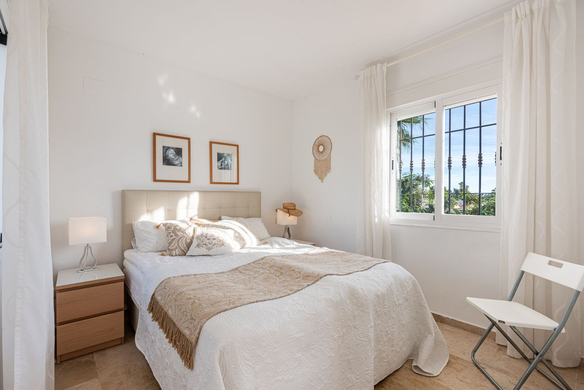 de05329b64c4322b8b40df7cc0fe6c74 - 12