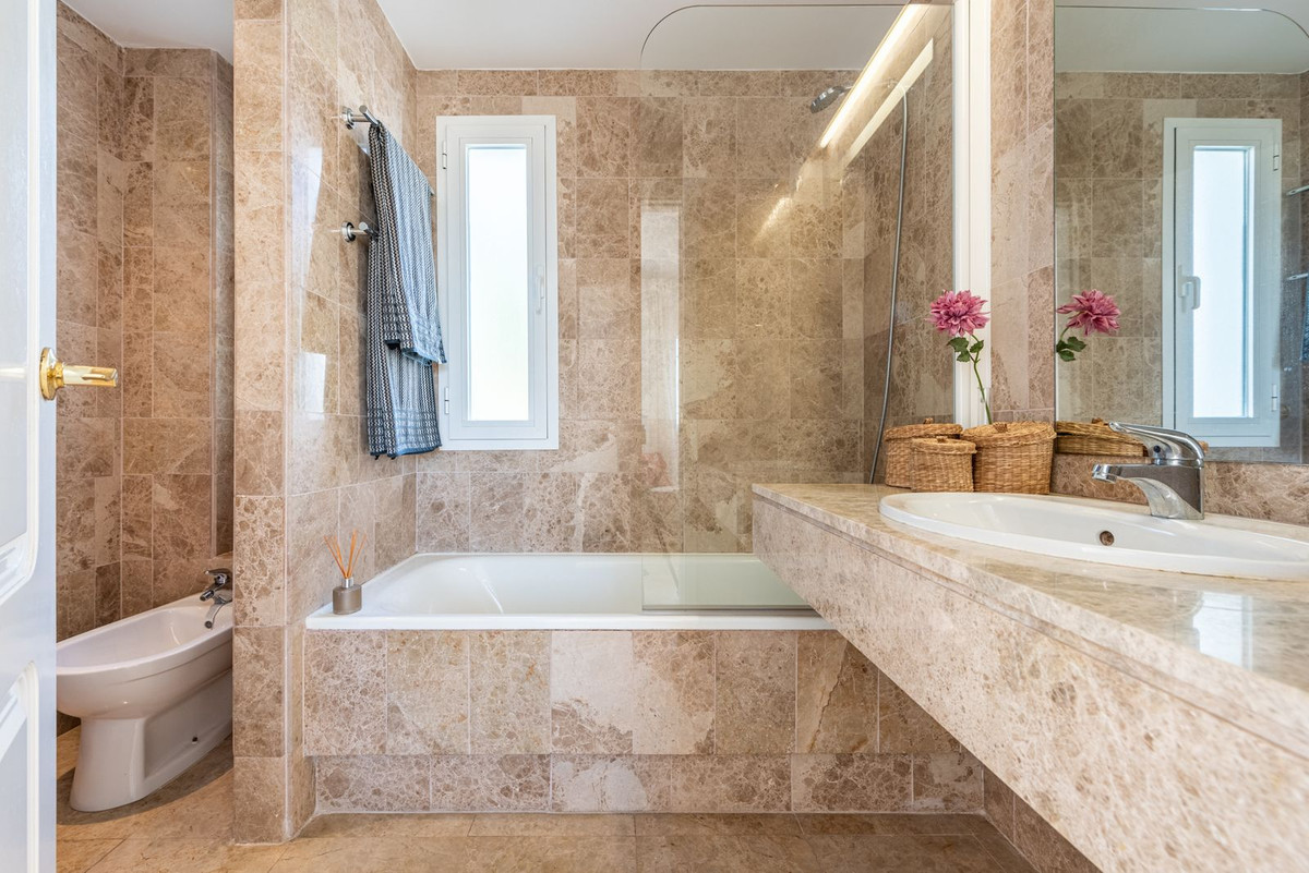 de05329b64c4322b8b40df7cc0fe6c74 - 13