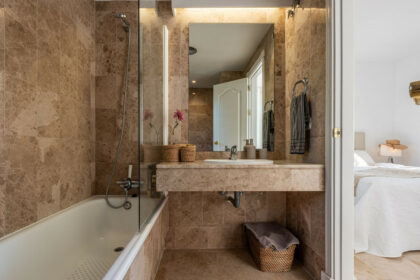 de05329b64c4322b8b40df7cc0fe6c74 - 14