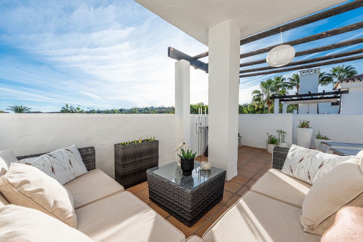 de05329b64c4322b8b40df7cc0fe6c74 - 18