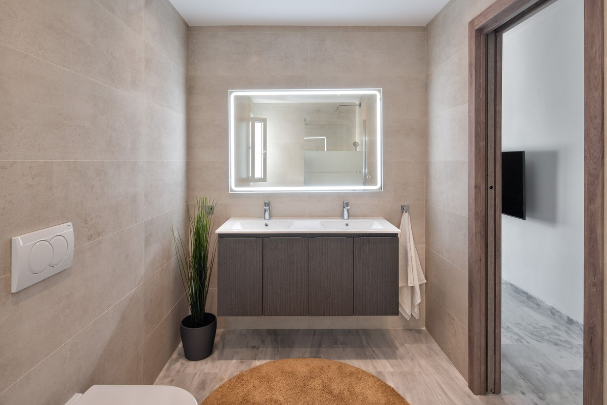 df17c2de0319813b230a45080038767a - 12