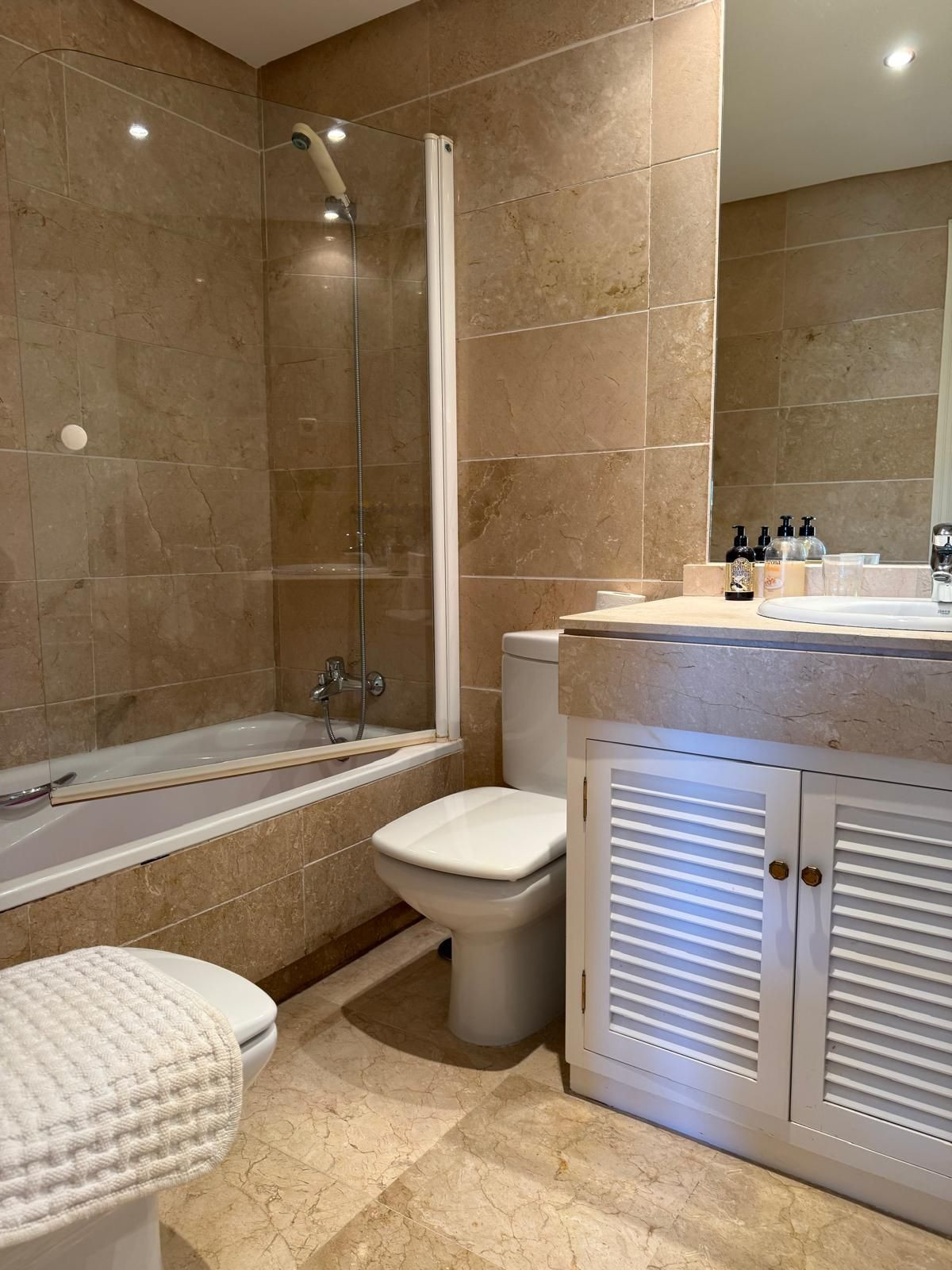 df3077e6d72e43e1809de1f3eda5c648 - 19