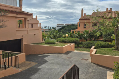 e20cdf37f65ad62cb5b670fe63880b4c - 17