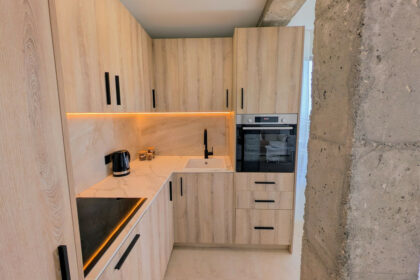 e26a18fb8cf884d0fe4dc2af72c8e83e - 18