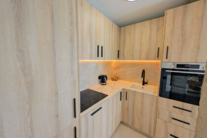 e26a18fb8cf884d0fe4dc2af72c8e83e - 19