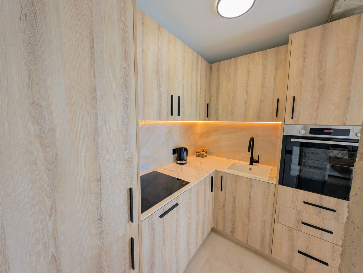 e26a18fb8cf884d0fe4dc2af72c8e83e - 19