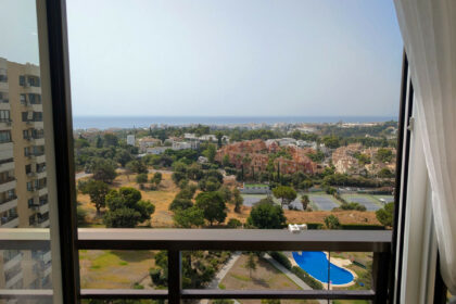 e26a18fb8cf884d0fe4dc2af72c8e83e - 24