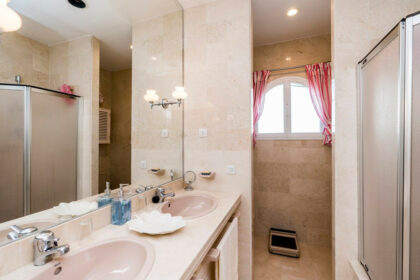 e26c9b3615225d7c816b84b29e22df08 - 24