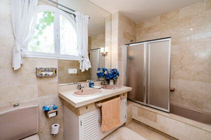 e26c9b3615225d7c816b84b29e22df08 - 27