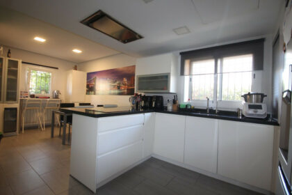 e2a3cd1406b0b27c97c9fb15efdb9220 - 23