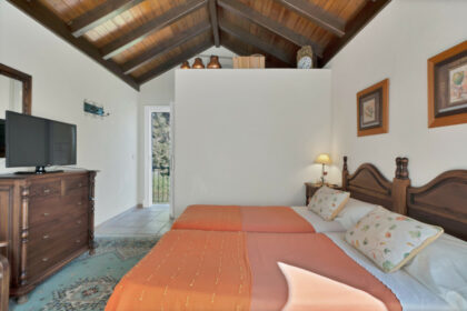 e3b5b4f7d7f526dae3891c63ca991dda - 32