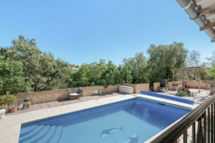 e435f7f1279a518729c69f015c04cd20 - 11