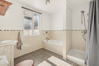 e435f7f1279a518729c69f015c04cd20 - 15