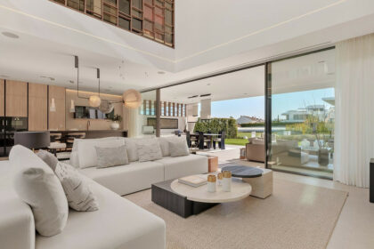 e5b35cbd589a8f3cca24637d01a622ad - 11