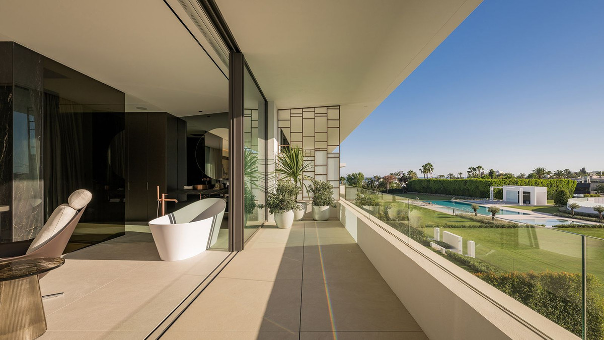 e5b35cbd589a8f3cca24637d01a622ad - 19