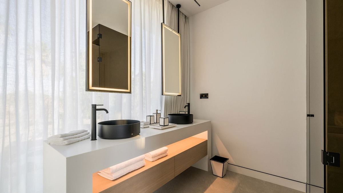 e5b35cbd589a8f3cca24637d01a622ad - 21