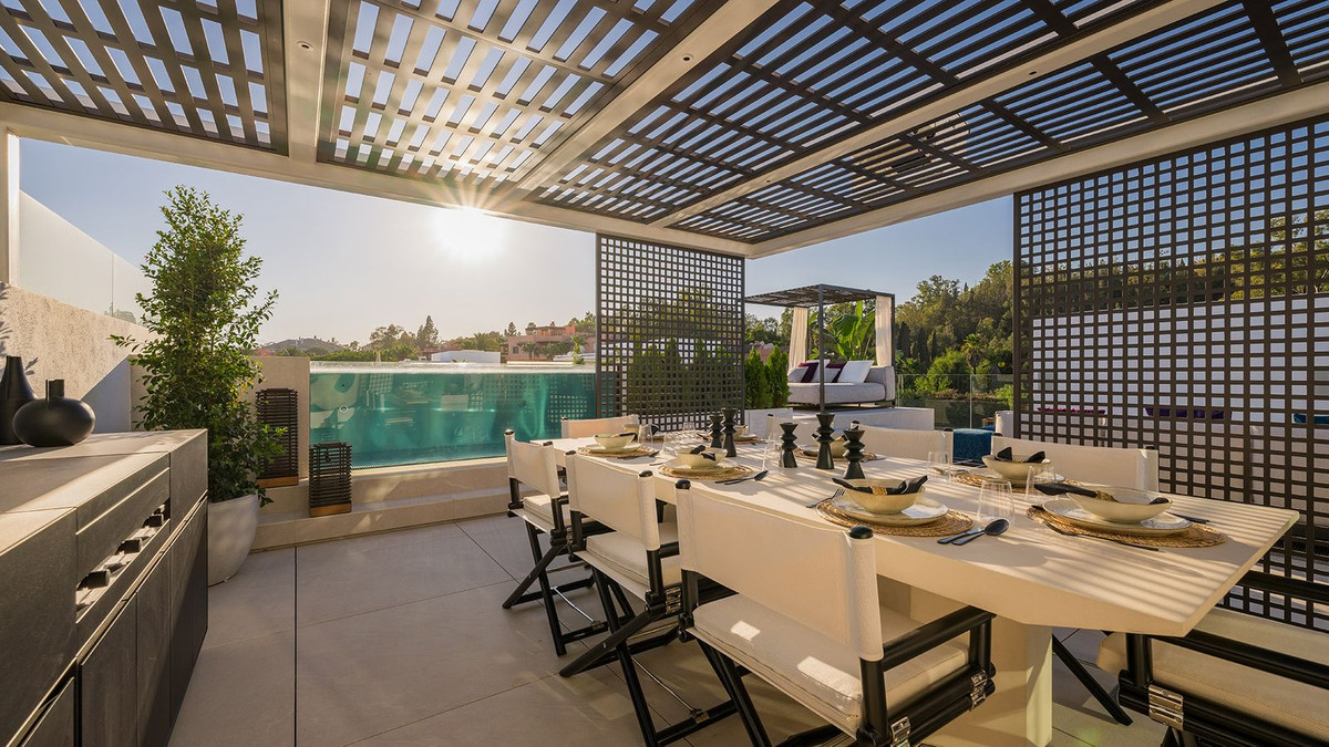 e5b35cbd589a8f3cca24637d01a622ad - 24