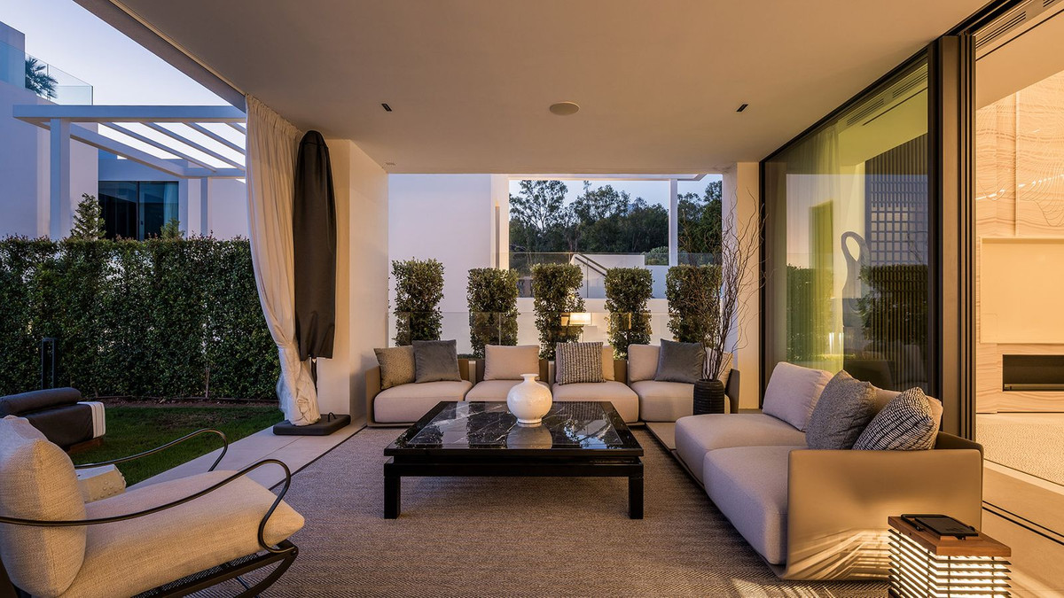 e5b35cbd589a8f3cca24637d01a622ad - 36