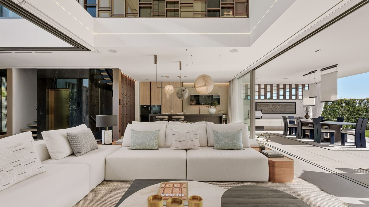 e5b35cbd589a8f3cca24637d01a622ad - 9