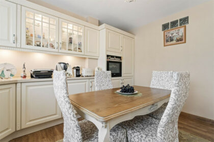 e79b6811f8b45373567571372cc0288a - 10