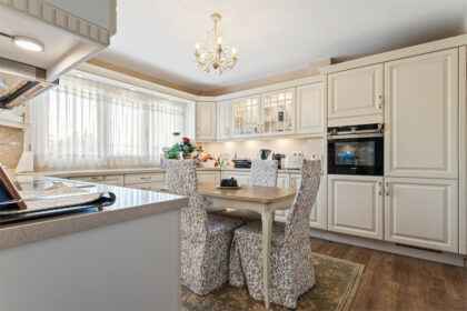 e79b6811f8b45373567571372cc0288a - 11