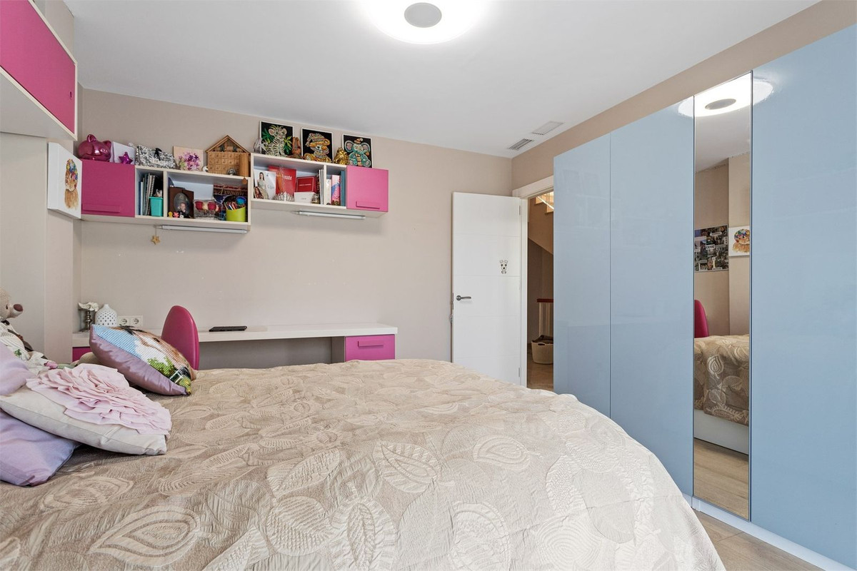 e79b6811f8b45373567571372cc0288a - 20