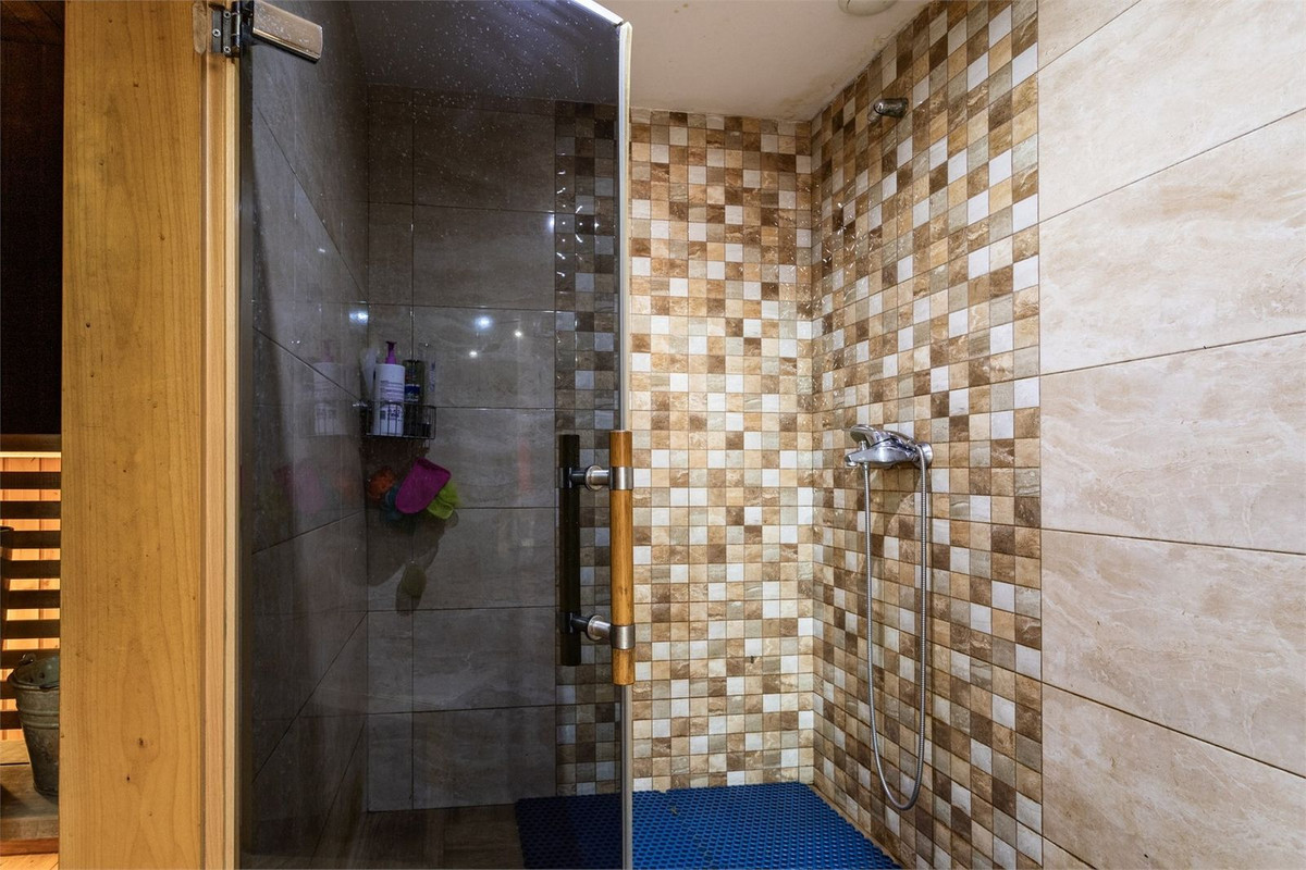 e79b6811f8b45373567571372cc0288a - 23