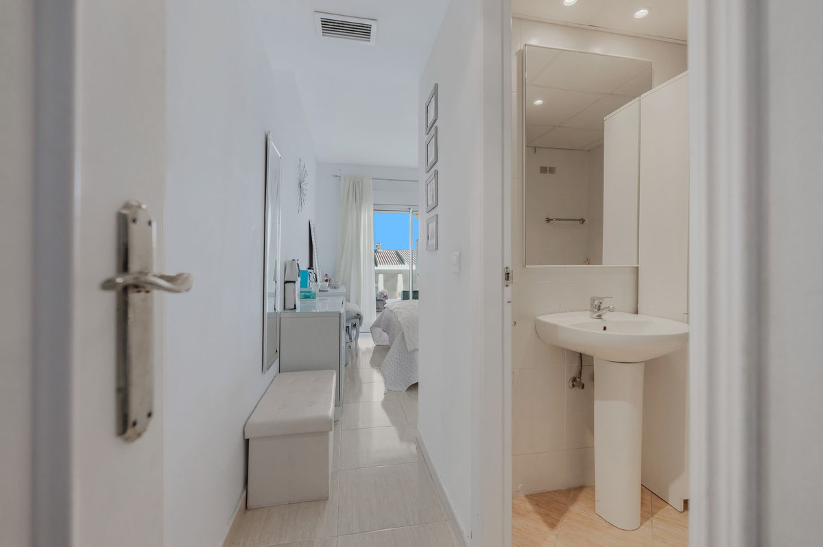 e80959e60b19012c86422a08c55183ea - 35