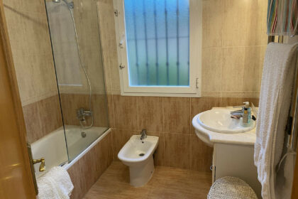 e8e4bc981b608bcf3c075ab138678223 - 12