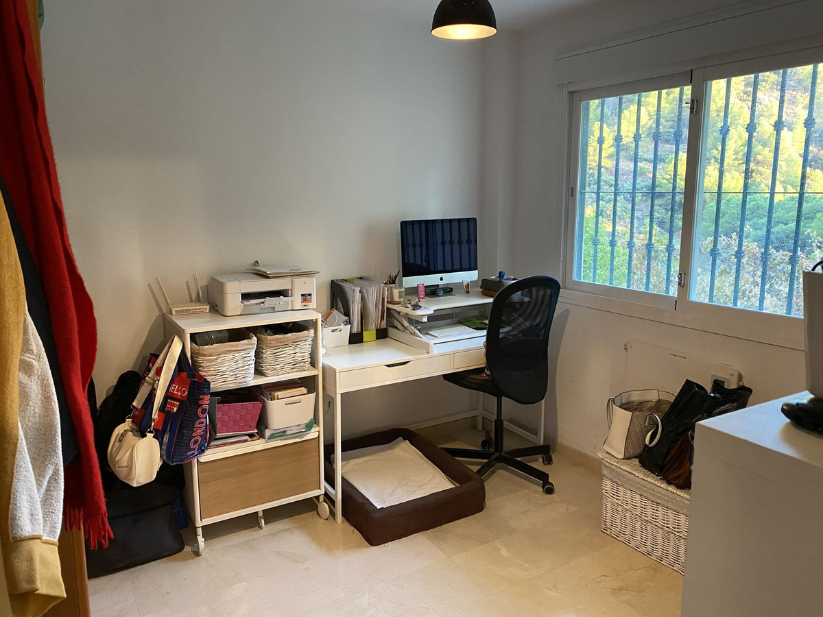 e8e4bc981b608bcf3c075ab138678223 - 14