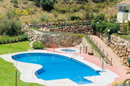 e8e4bc981b608bcf3c075ab138678223 - 22