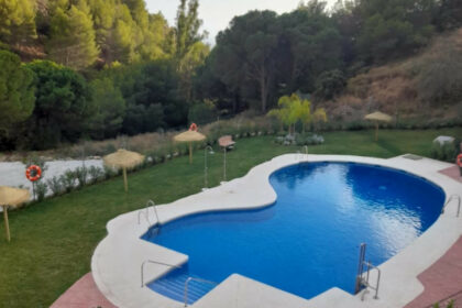 e8e4bc981b608bcf3c075ab138678223 - 23