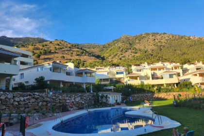 e8e4bc981b608bcf3c075ab138678223 - 24