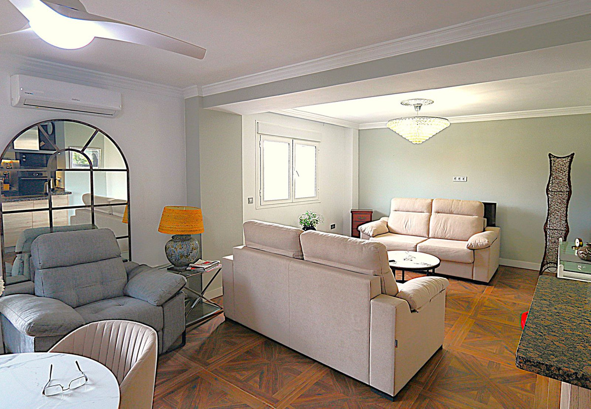 e8f6d617bb0eb4f1c50d18da03739f46 - 1